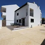 T3-house Of The Palm Tree